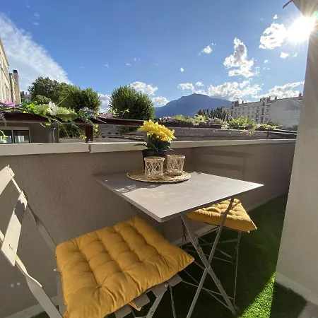 Appartement Le Bourget, Grand Proche Du Centre